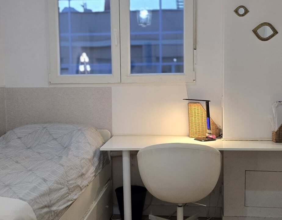 escritorio y cama